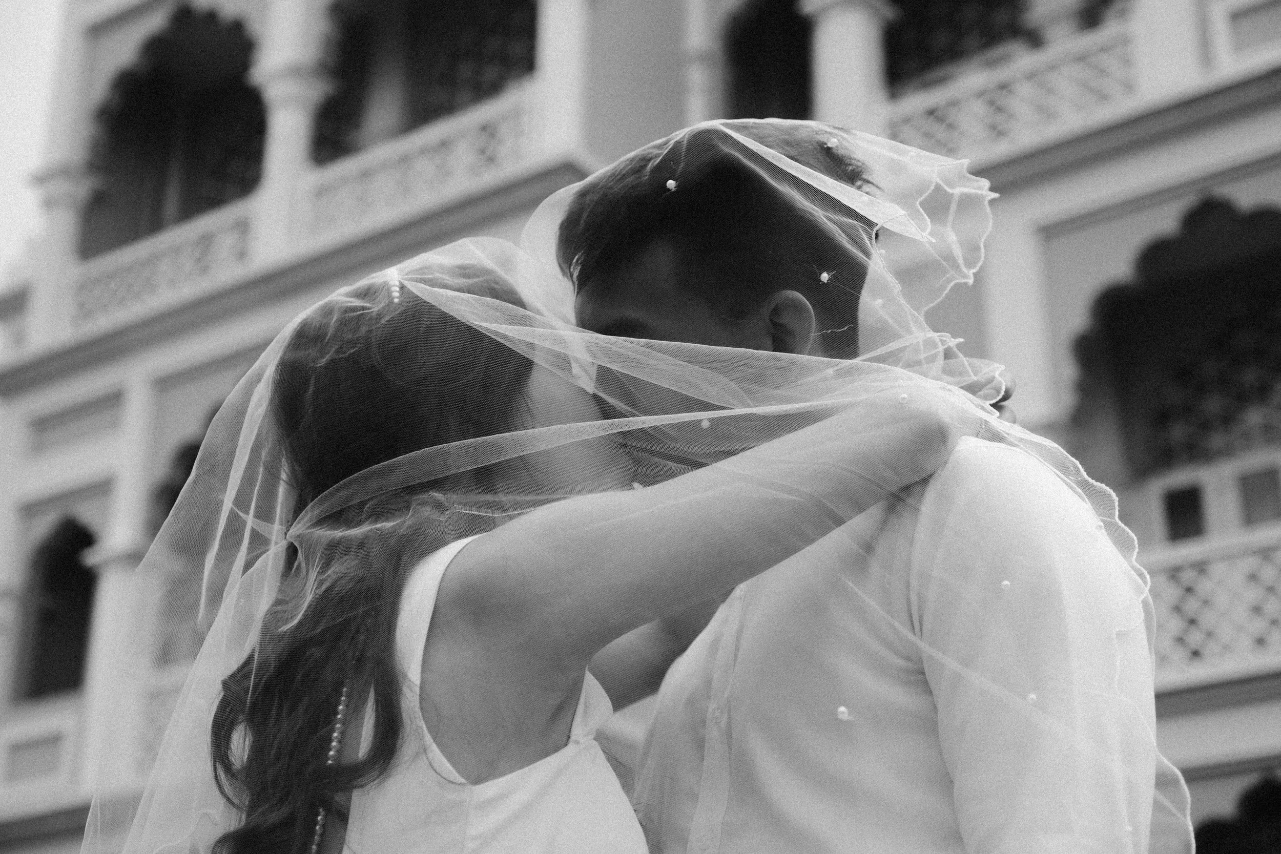 Rombe bride